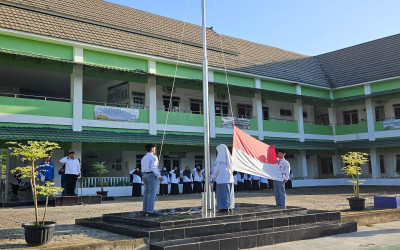Upacara Hari Senin MAN Insan Cendekia Bangka Tengah Dirangkaikan dengan Apresiasi Prestasi Murid
